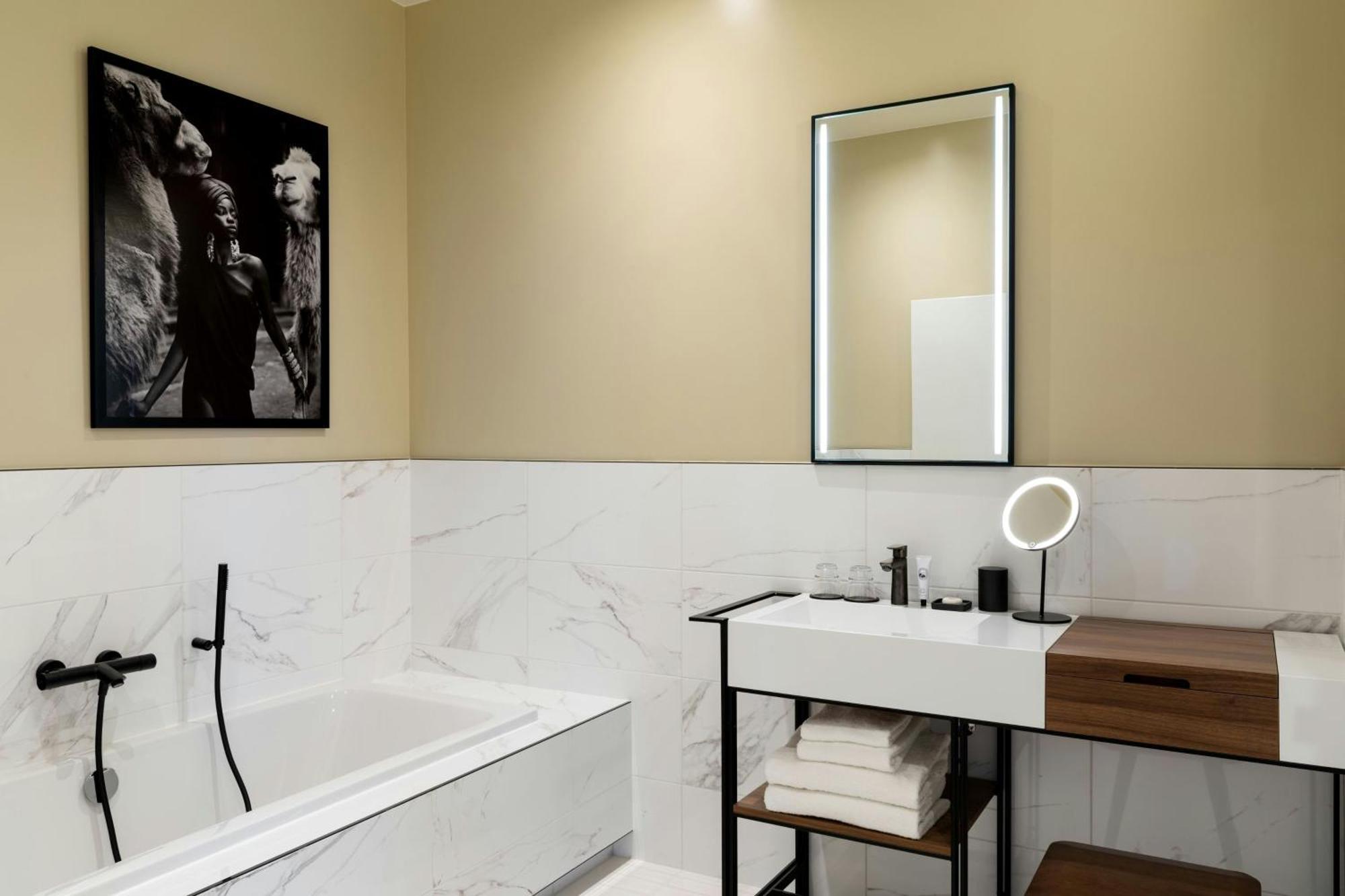 Sapphire House Antwerp, Autograph Collection 5* Antwerp