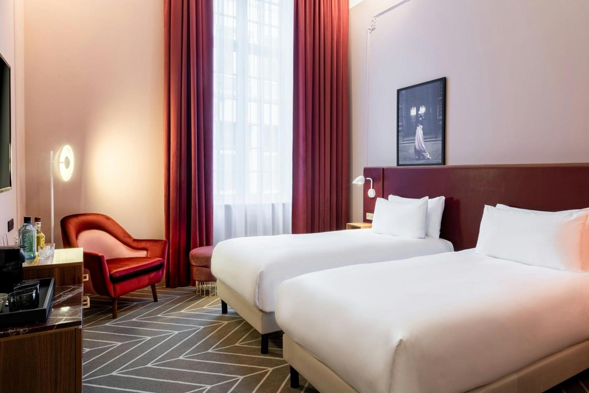 Sapphire House Antwerp, Autograph Collection